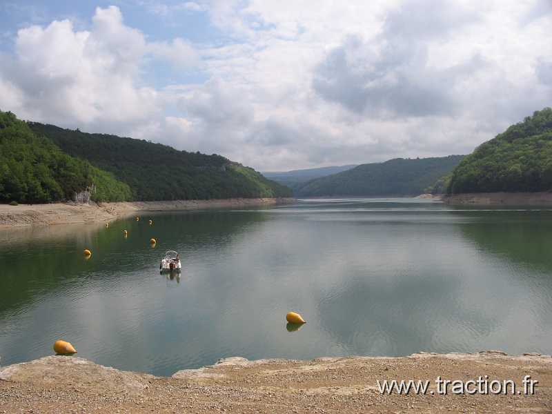 2011_CVAAM_35ans_12_Bateau-Mouche (14).JPG - 35 Ans du CVAAM, sortie dans le Doubs et le Jura, du 26 Avril au 1er Mai 2011, le Lac de Vouglans, déjeuner-croisière
